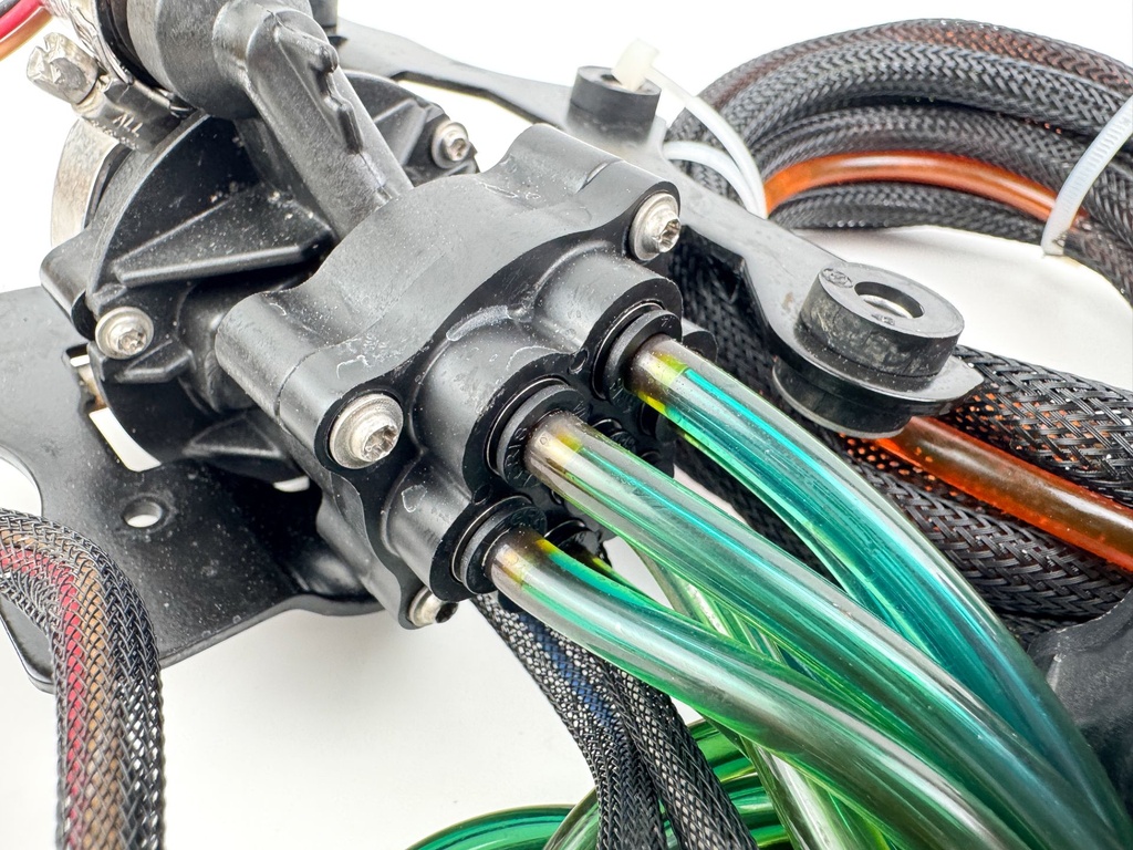 2005 Evinrude 250 HP 2 Stroke Outboard Oil Pump 5005698 OEM