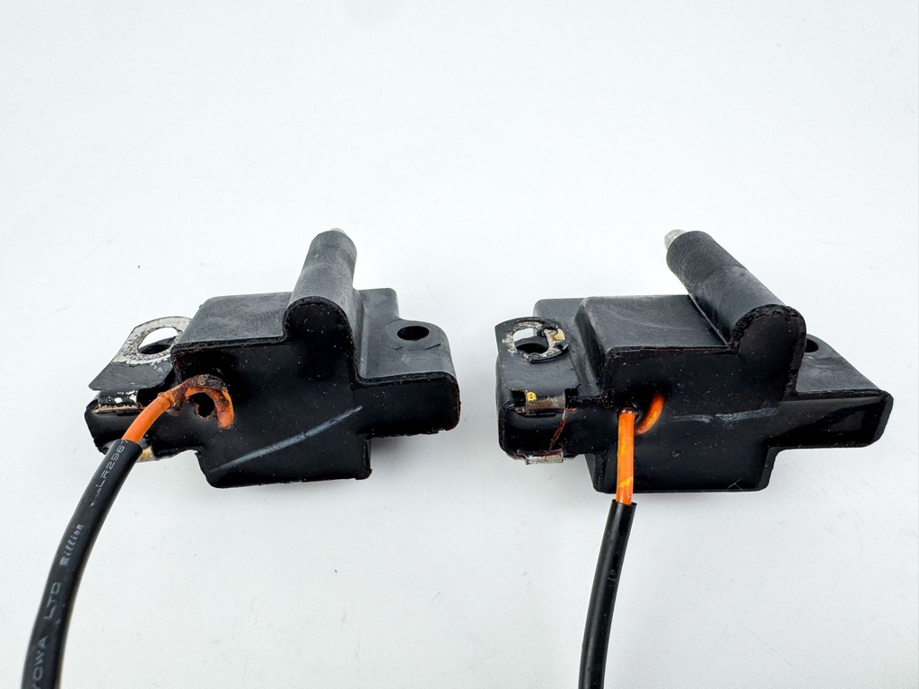 2005 Evinrude 250 HP 2 Stroke Outboard Ignition Coil Set 0586857 OEM