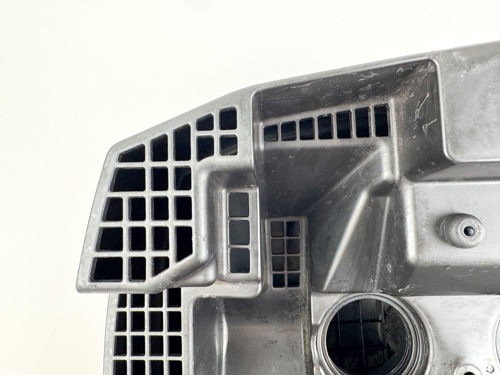 Evinrude 200 225 250 HP Etec 2 Stroke Intake Air Silencer Assembly 5005908