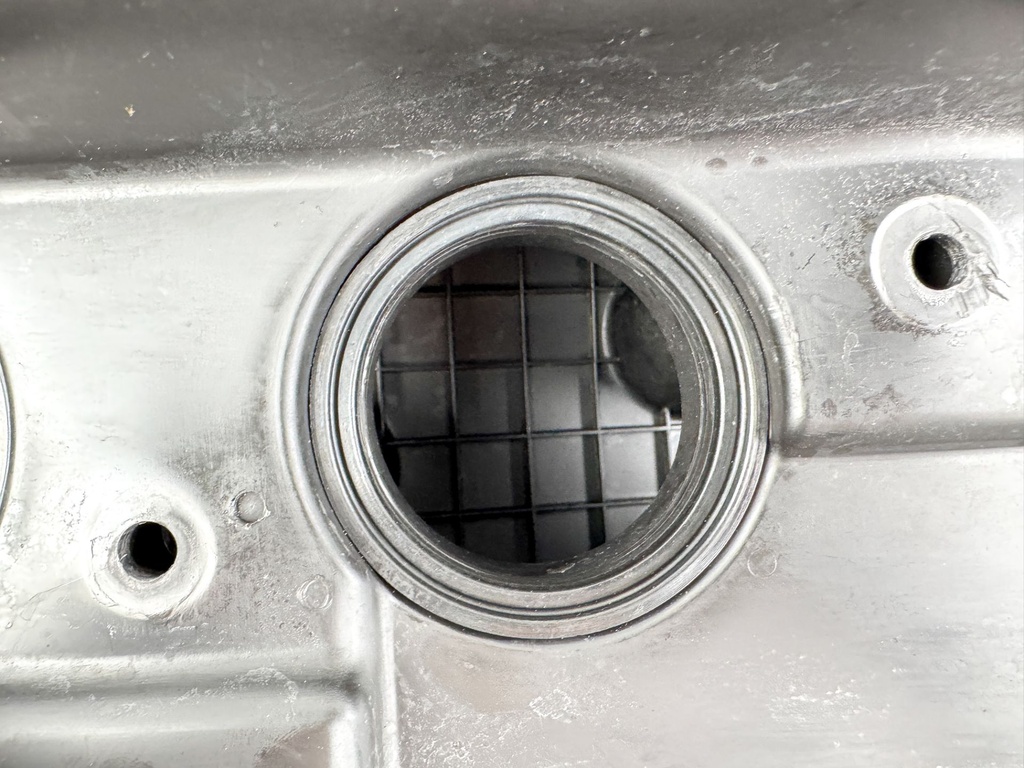 Evinrude 200 225 250 HP Etec 2 Stroke Intake Air Silencer Assembly 5005908