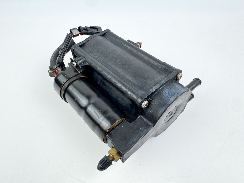 2005 Evinrude 250 HP 2 Stroke Outboard Vapor Separator Tank VST 5006063 OEM