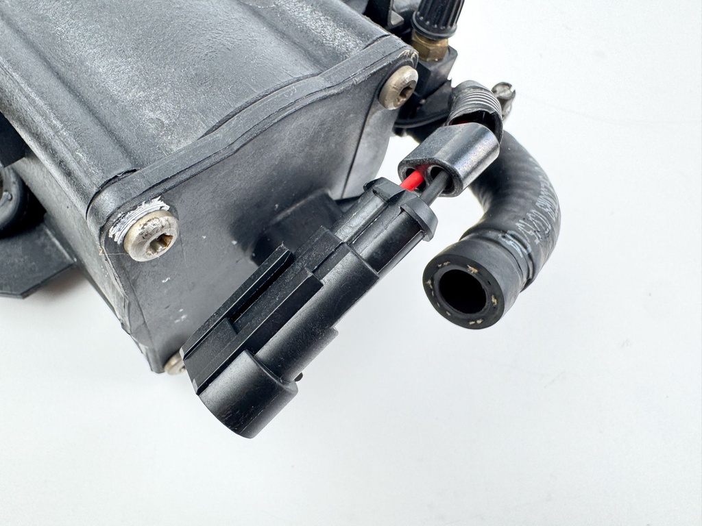 2005 Evinrude 250 HP 2 Stroke Outboard Vapor Separator Tank VST 5006063 OEM