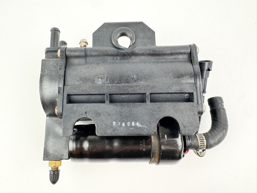 2005 Evinrude 250 HP 2 Stroke Outboard Vapor Separator Tank VST 5006063 OEM