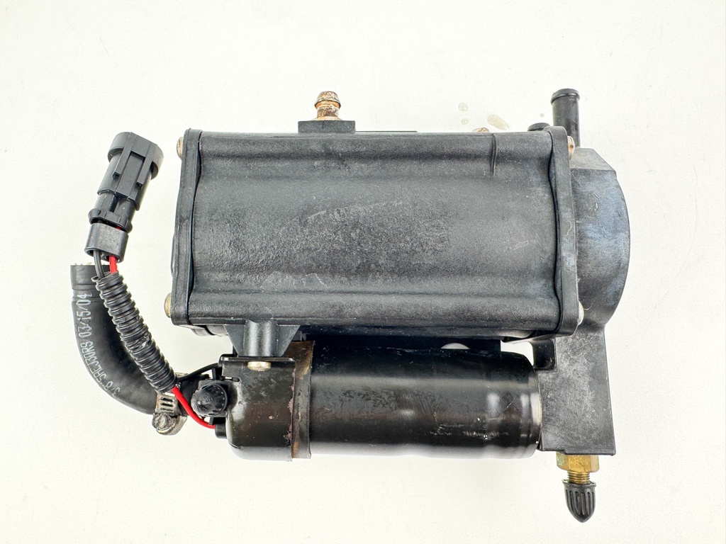 2005 Evinrude 250 HP 2 Stroke Outboard Vapor Separator Tank VST 5006063 OEM