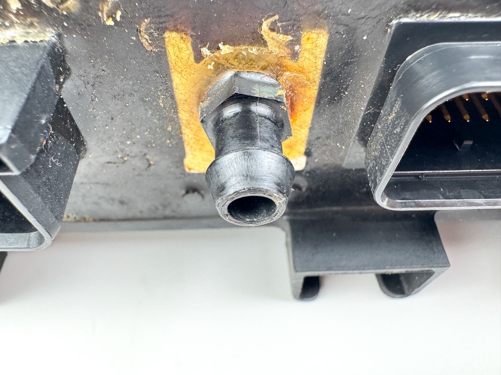 2005 Evinrude 250 HP 2 Stroke Outboard Engine Control Unit ECU 0586707 OEM