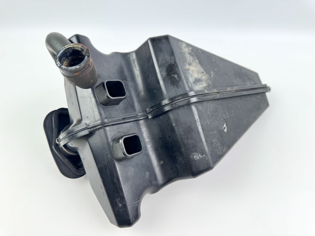 2005 Evinrude 250 HP 2 Stroke Outboard Muffler 5005699 OEM