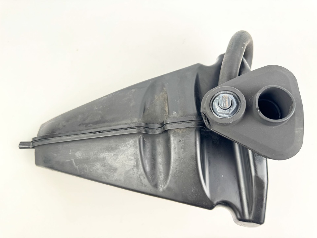 2005 Evinrude 250 HP 2 Stroke Outboard Muffler 5005699 OEM