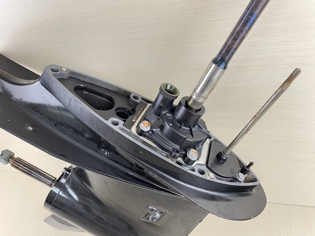 2009 Suzuki 90HP DF90 4 Stroke 25" Lower Unit Gear Case RH 55110-87L20-0EP