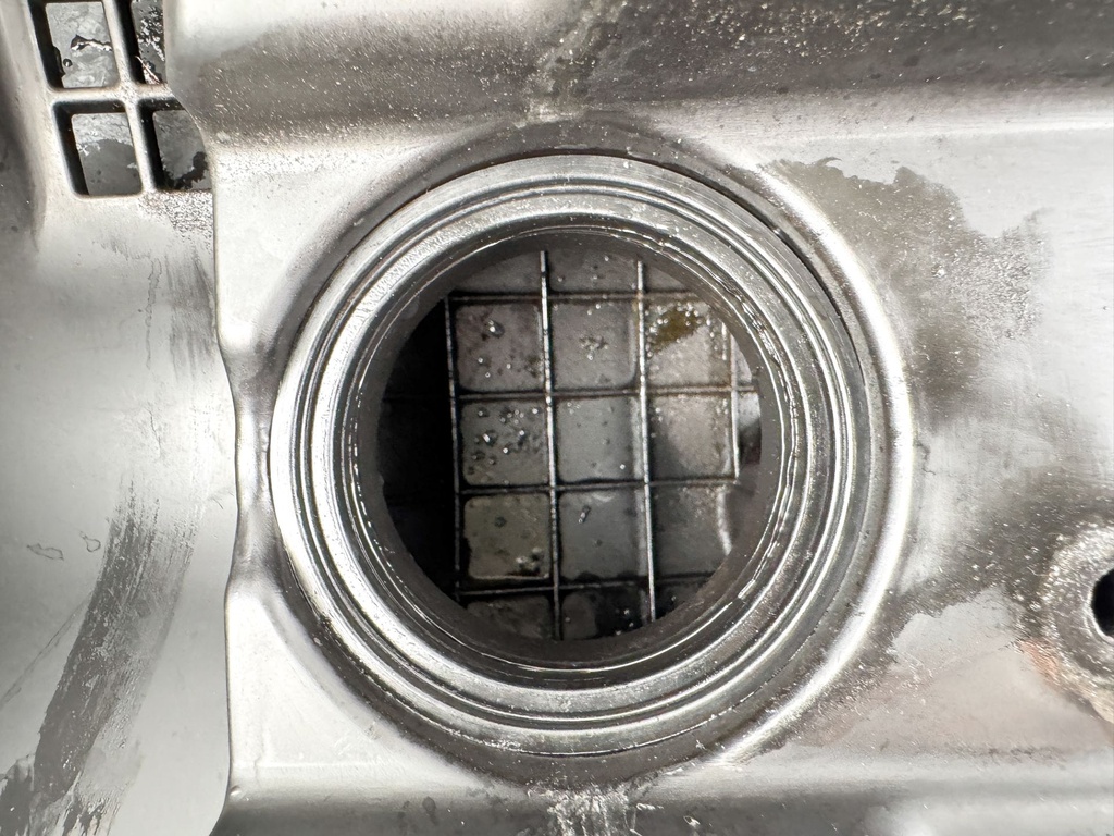 2005 Evinrude 250 HP 2 Stroke Outboard Intake Air Silencer Assembly 5005908 OEM