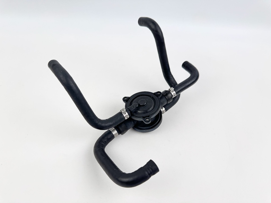 2005 Evinrude 250 HP 2 Stroke Outboard Fuel Lift Pump 5005940 OEM