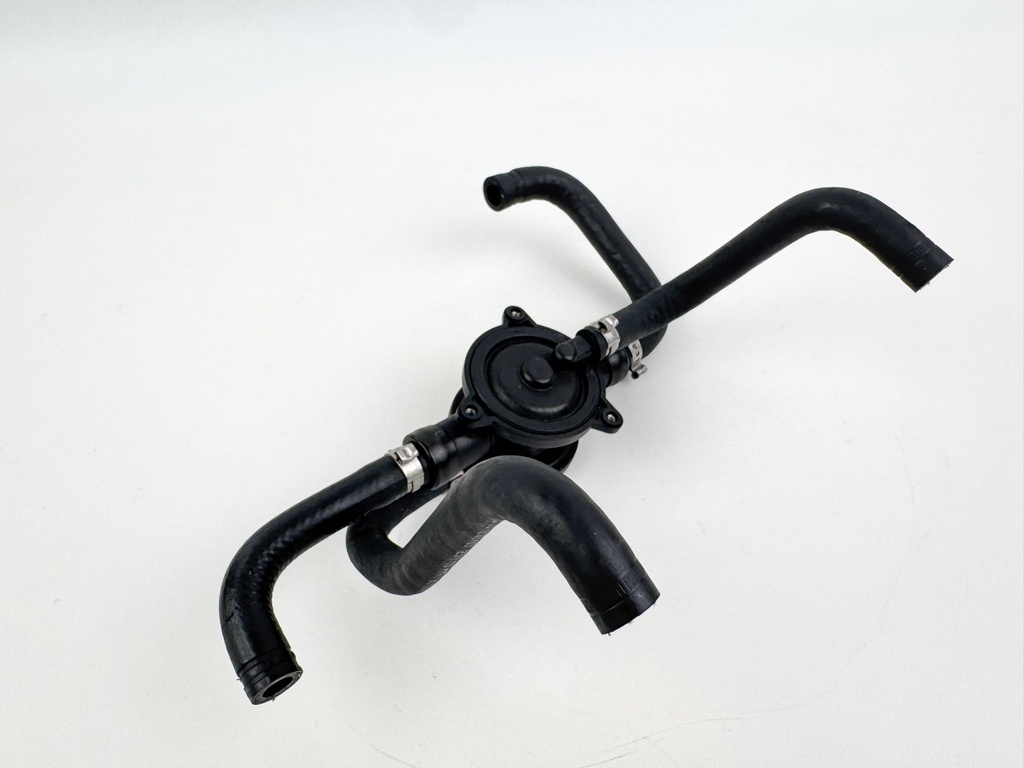 2005 Evinrude 250 HP 2 Stroke Outboard Fuel Lift Pump 5005940 OEM