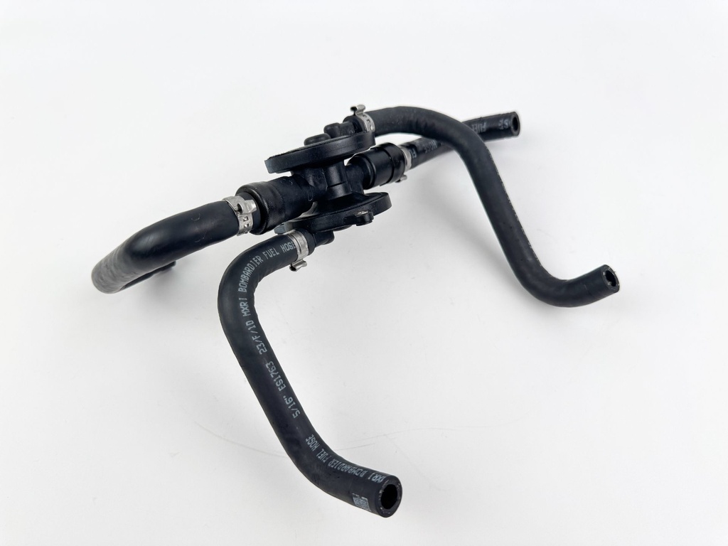 2005 Evinrude 250 HP 2 Stroke Outboard Fuel Lift Pump 5005940 OEM