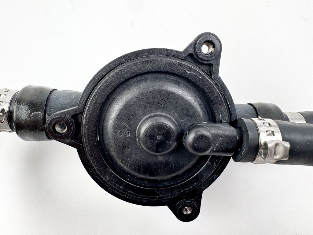 2005 Evinrude 250 HP 2 Stroke Outboard Fuel Lift Pump 5005940 OEM