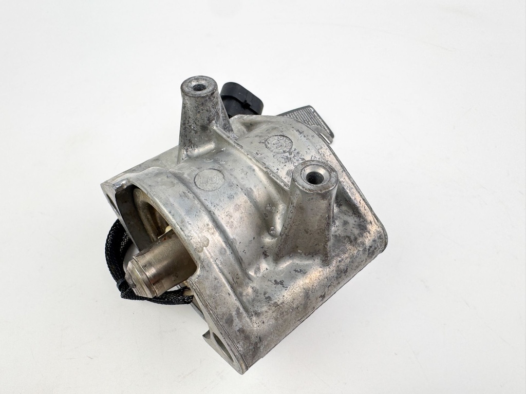 2005 Evinrude 250 HP 2 Stroke Outboard Starboard Side Fuel Injector 5006222 OEM