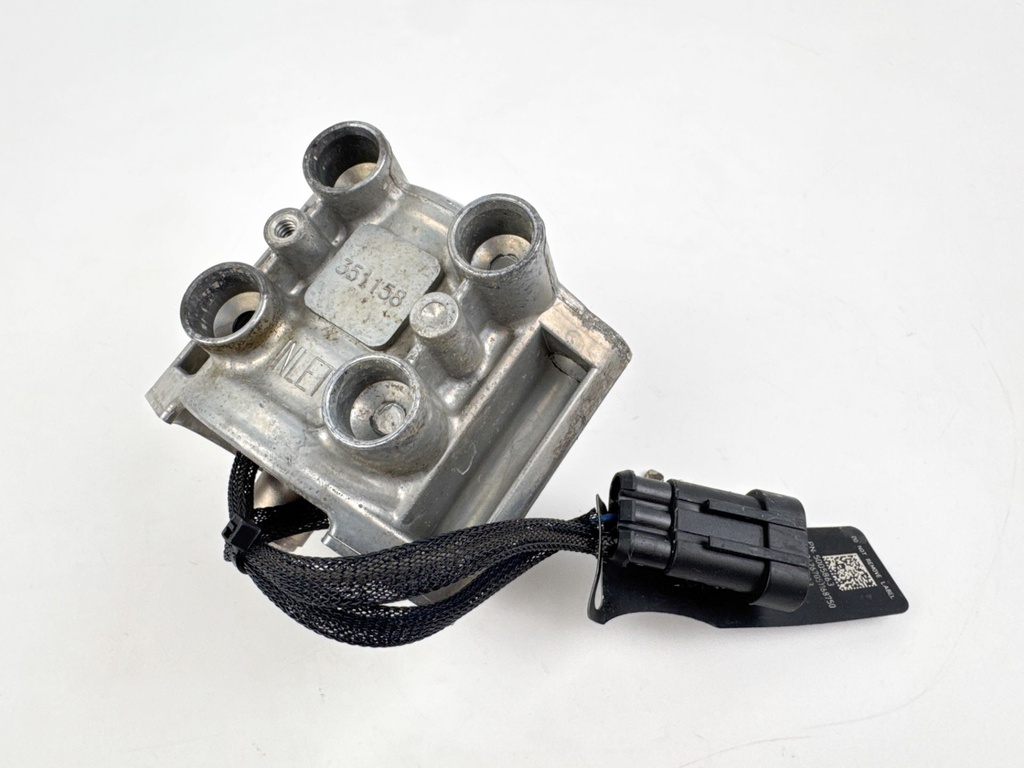 2005 Evinrude 250 HP 2 Stroke Outboard Starboard Side Fuel Injector 5006222 OEM