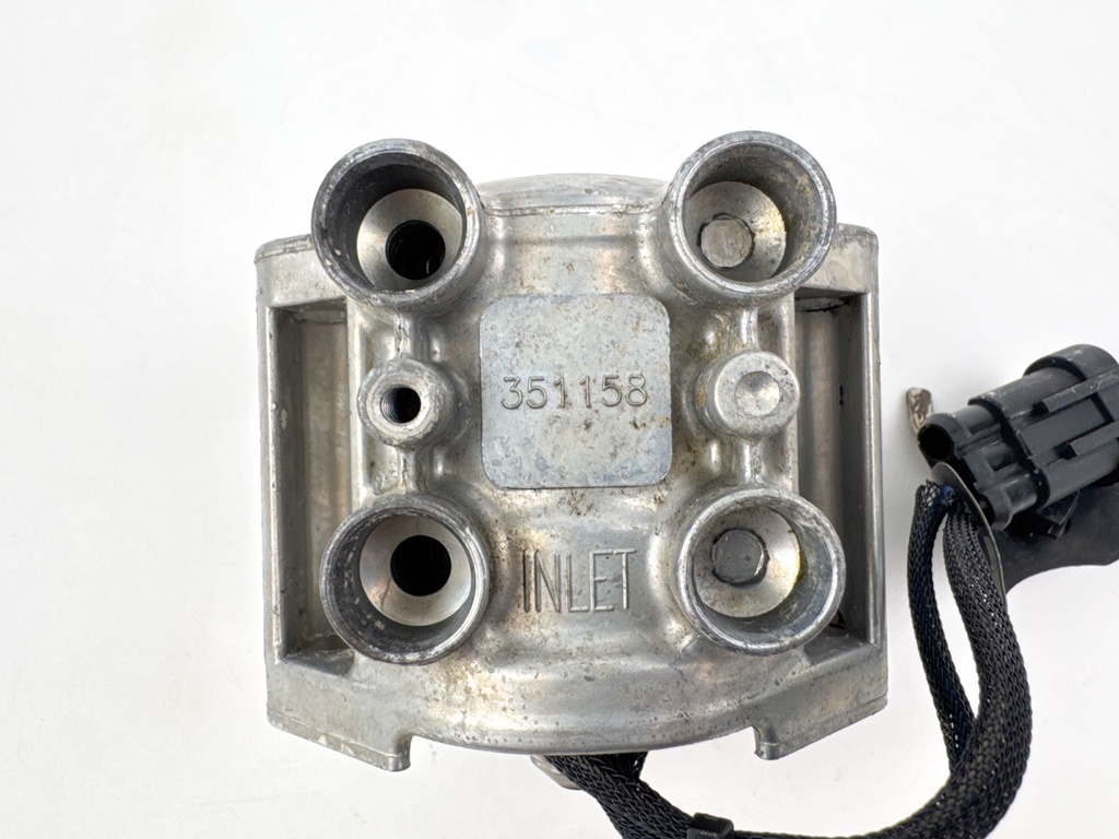 2005 Evinrude 250 HP 2 Stroke Outboard Starboard Side Fuel Injector 5006222 OEM