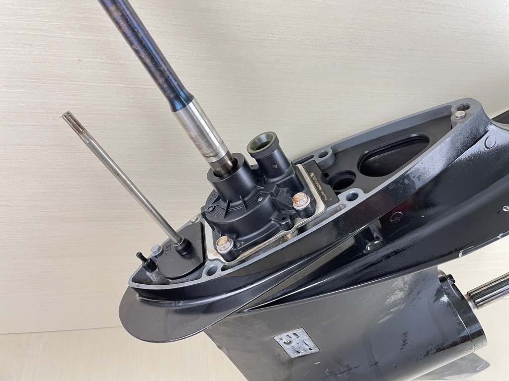 2009 Suzuki 90HP DF90 4 Stroke 25" Lower Unit Gear Case RH 55110-87L20-0EP