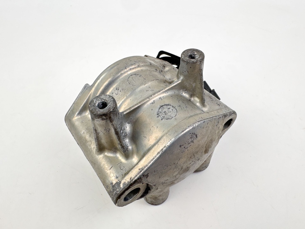 2005 Evinrude 250 HP 2 Stroke Outboard Port Side Fuel Injector 5006221 OEM