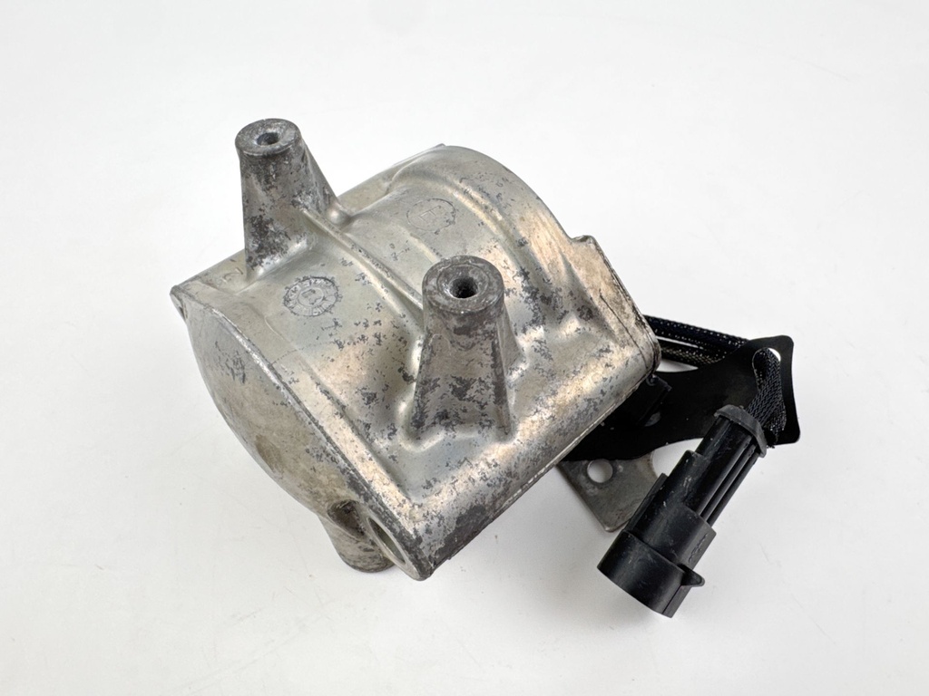 2005 Evinrude 250 HP 2 Stroke Outboard Port Side Fuel Injector 5006221 OEM