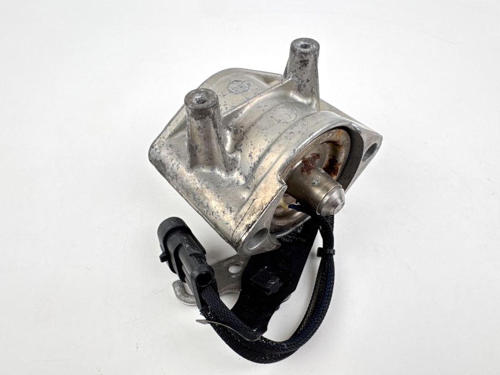 2005 Evinrude 250 HP 2 Stroke Outboard Port Side Fuel Injector 5006221 OEM