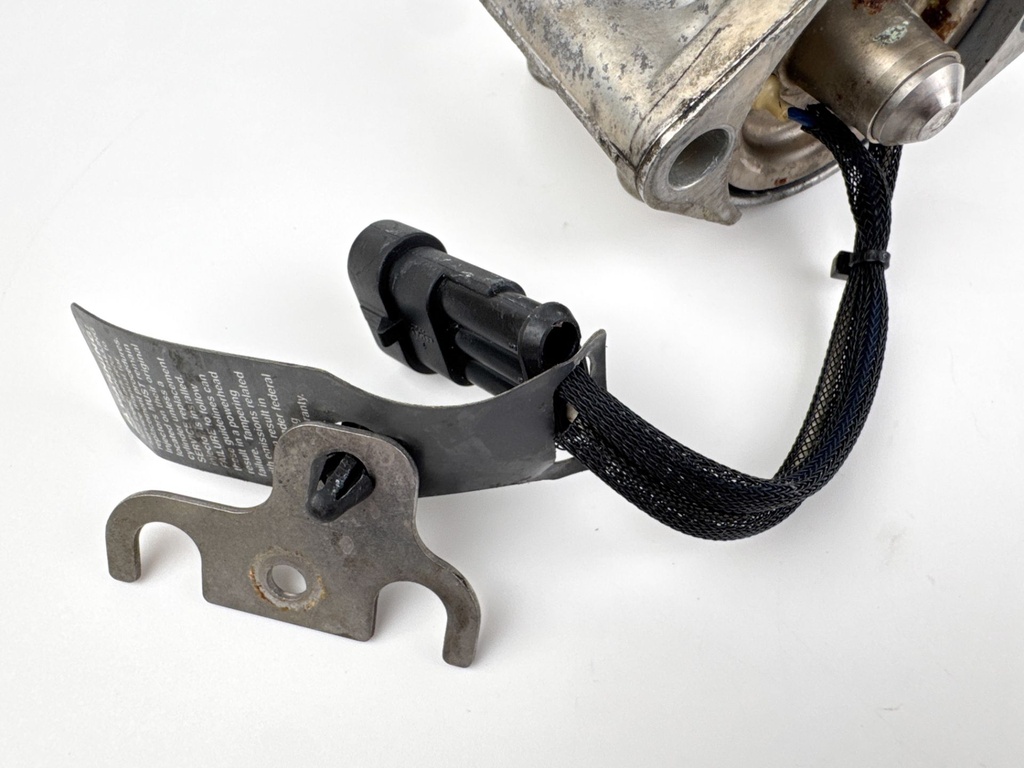 2005 Evinrude 250 HP 2 Stroke Outboard Port Side Fuel Injector 5006221 OEM