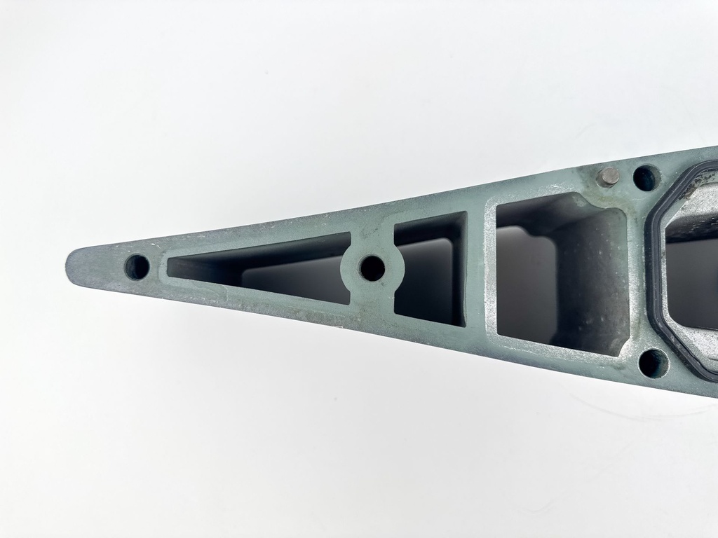 2008 Yamaha 350 HP 4 Stroke Outboard Midsection Extension / Spacer 6AW-45211-00-8D