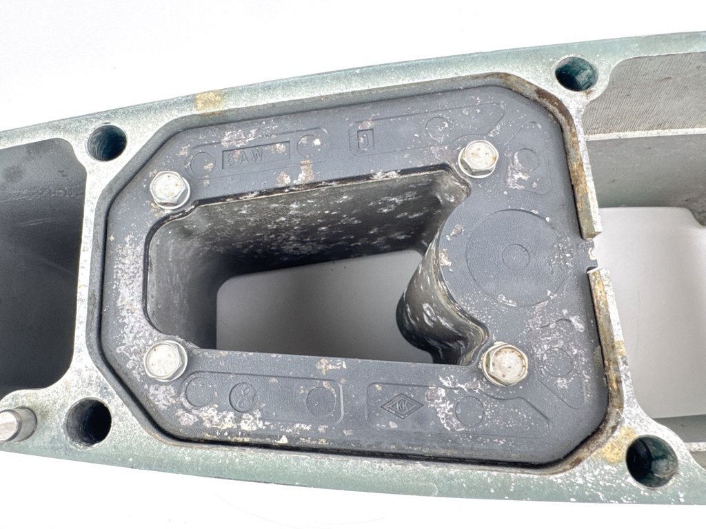 2008 Yamaha 350 HP 4 Stroke Outboard Midsection Extension / Spacer 6AW-45211-00-8D