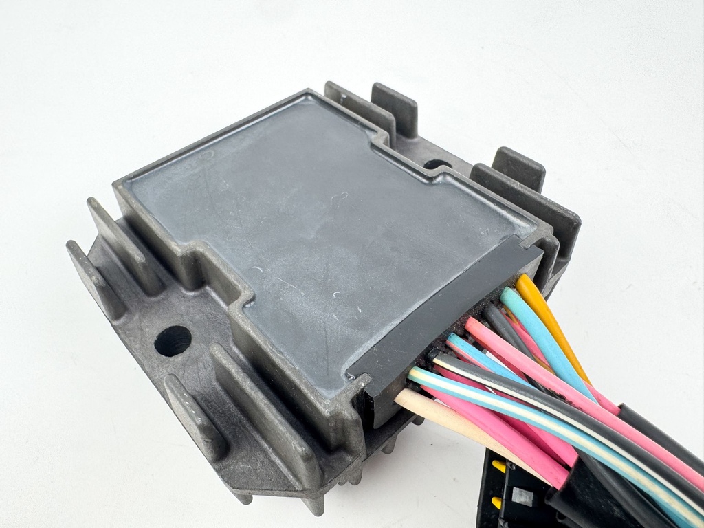 2005 Yamaha 225 HP 4 Stroke Outboard Drive Unit Assembly 69J-83306-01-00 OEM