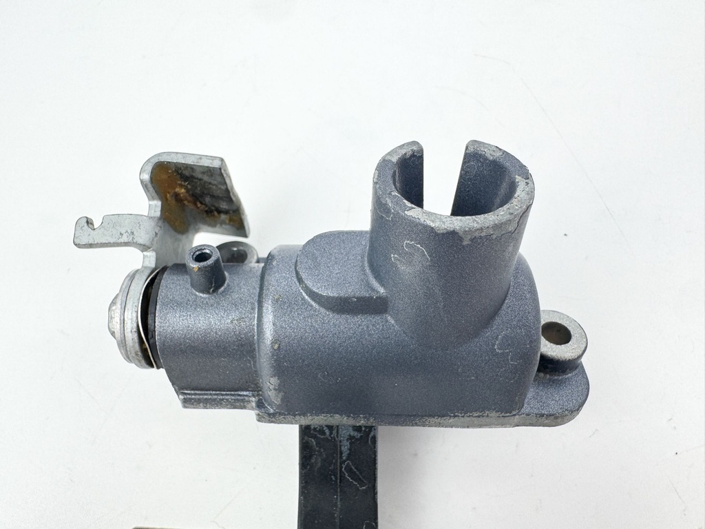 2005 Yamaha 225 HP 4 Stroke Outboard Latch Handle Set 69J-42816-00-8D OEM