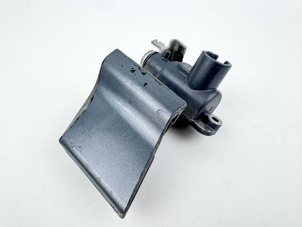 2005 Yamaha 225 HP 4 Stroke Outboard Latch Handle Set 69J-42816-00-8D OEM