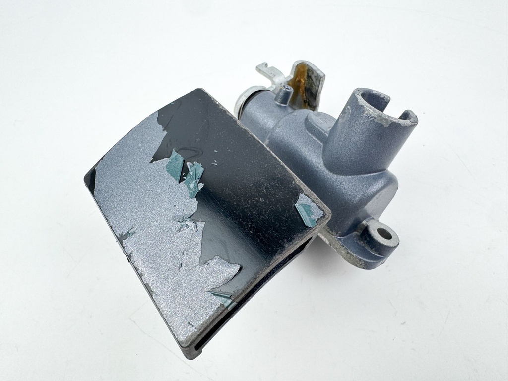 2005 Yamaha 225 HP 4 Stroke Outboard Latch Handle Set 69J-42816-00-8D OEM