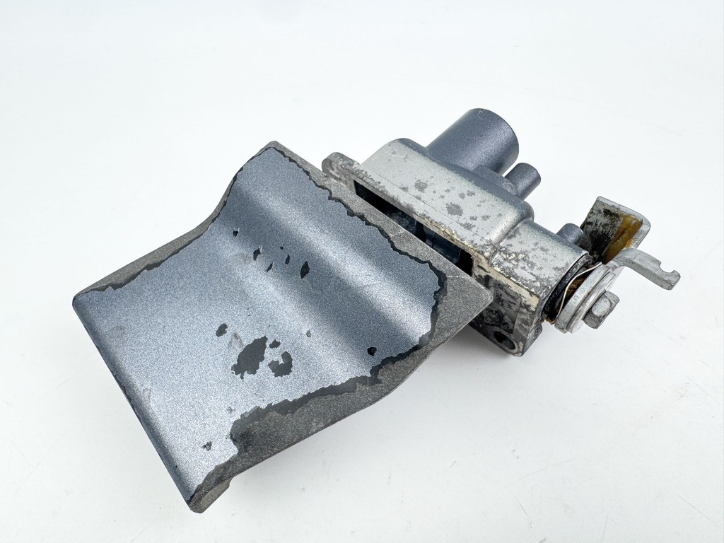 2005 Yamaha 225 HP 4 Stroke Outboard Latch Handle Set 69J-42816-00-8D OEM