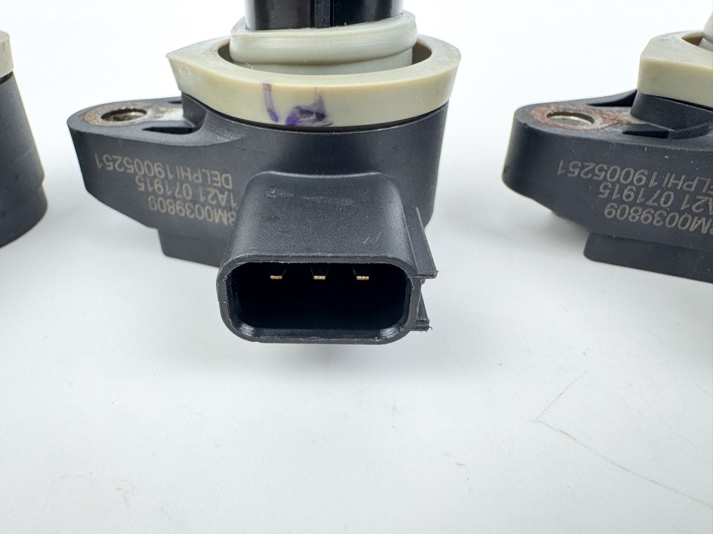 2014 Mercury 300 HP 4 Stroke Outboard Ignition Coil Set 880615T01 OEM