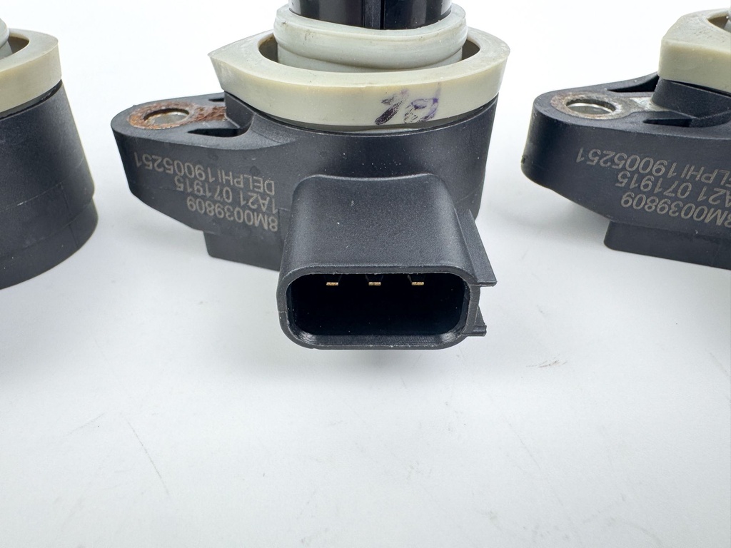 2014 Mercury 300 HP 4 Stroke Outboard Ignition Coil Set 880615T01 OEM