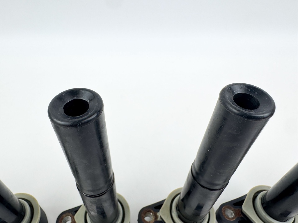 2014 Mercury 300 HP 4 Stroke Outboard Ignition Coil Set 880615T01 OEM