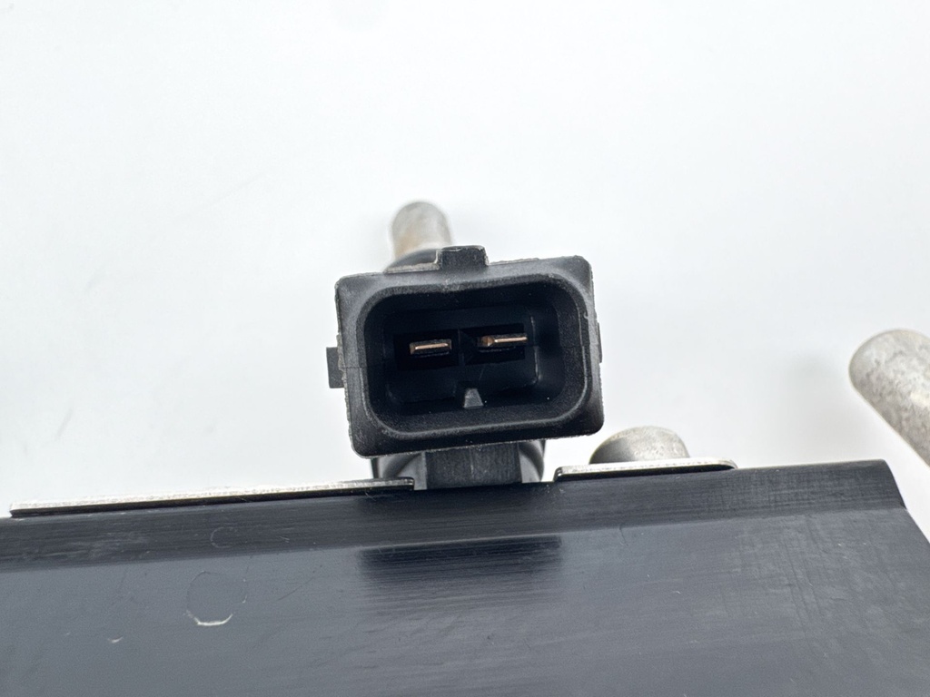 2014 Mercury 300 HP 4 Stroke Outboard Fuel Injector Set W/ Rail 8M0041571 OEM