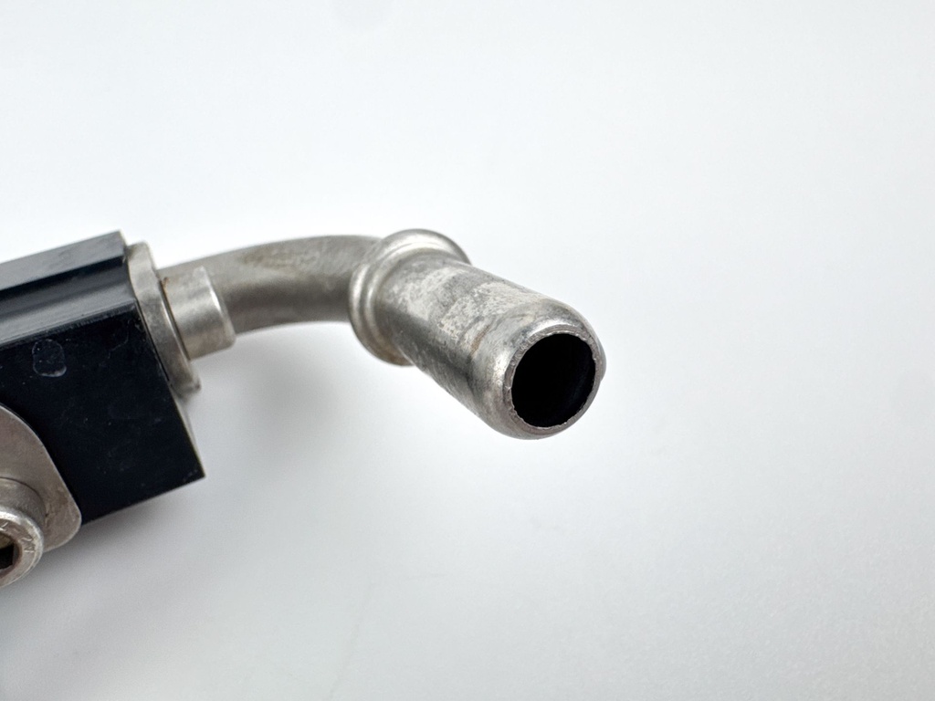 2014 Mercury 300 HP 4 Stroke Outboard Fuel Injector Set W/ Rail 8M0041571 OEM