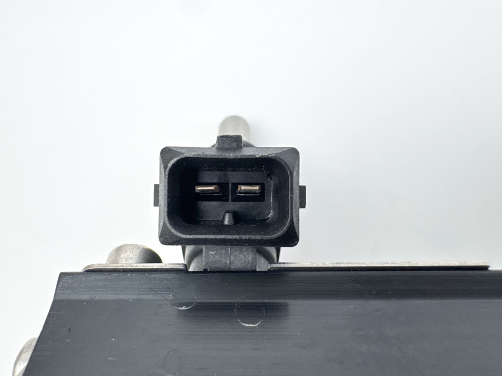 2014 Mercury 300 HP 4 Stroke Outboard Fuel Injector Set W/ Rail 8M0041571 OEM