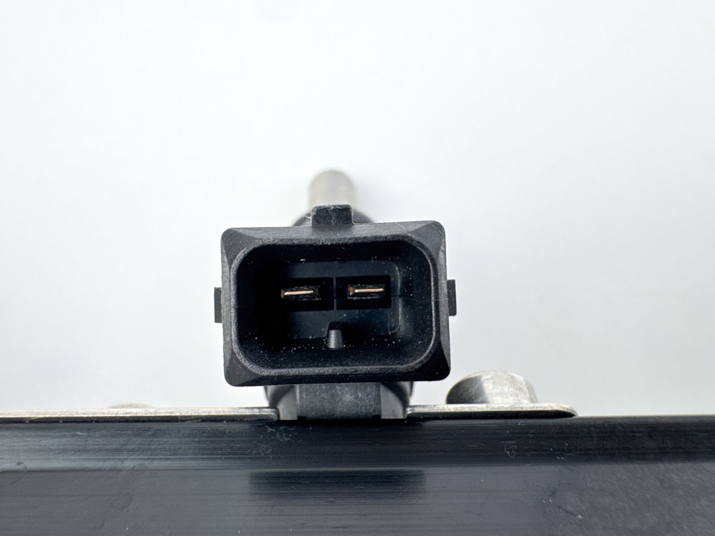 2014 Mercury 300 HP 4 Stroke Outboard Fuel Injector Set W/ Rail 8M0041571 OEM