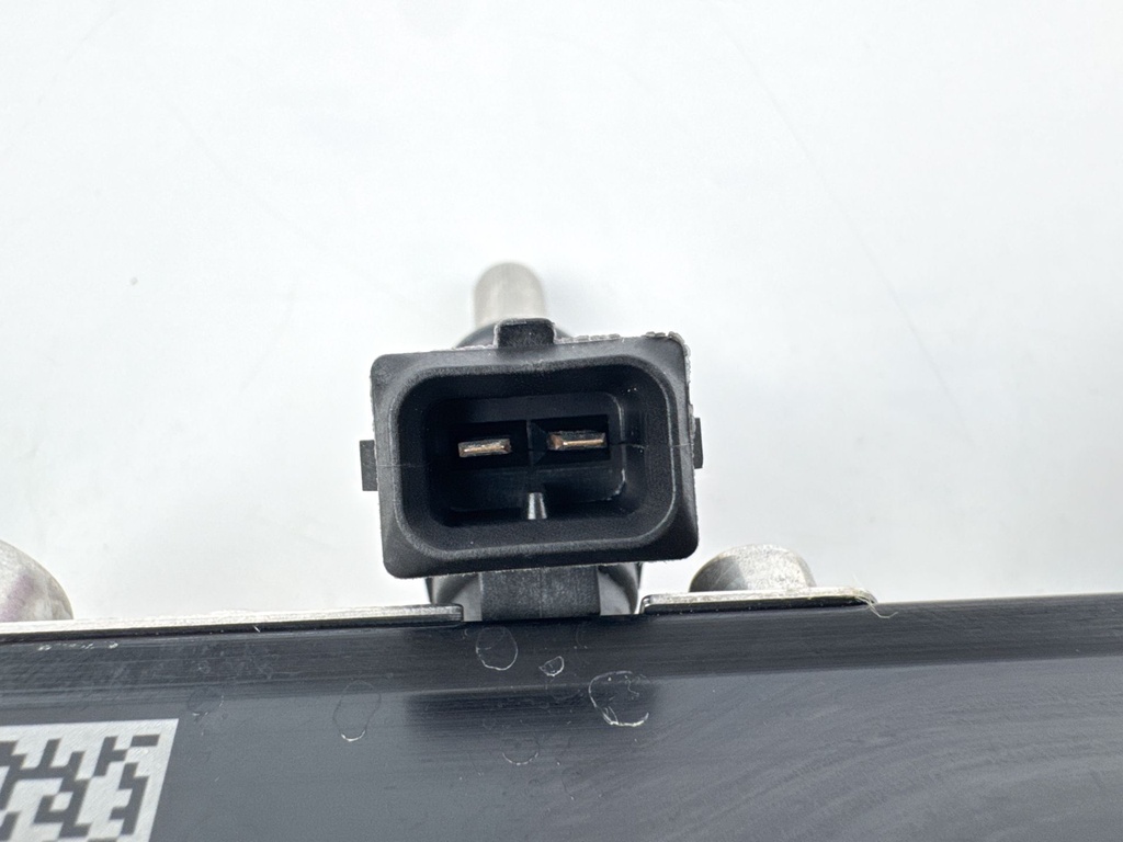 2014 Mercury 300 HP 4 Stroke Outboard Fuel Injector Set W/ Rail 8M0041571 OEM