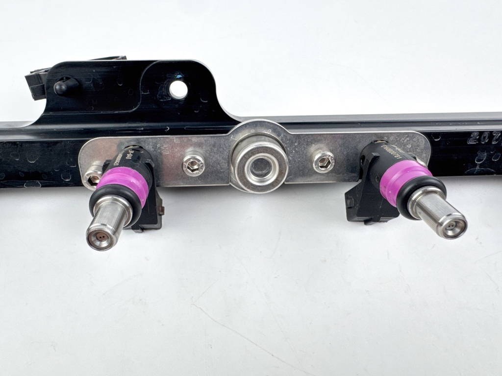 2014 Mercury 300 HP 4 Stroke Outboard Fuel Injector Set W/ Rail 8M0041571 OEM