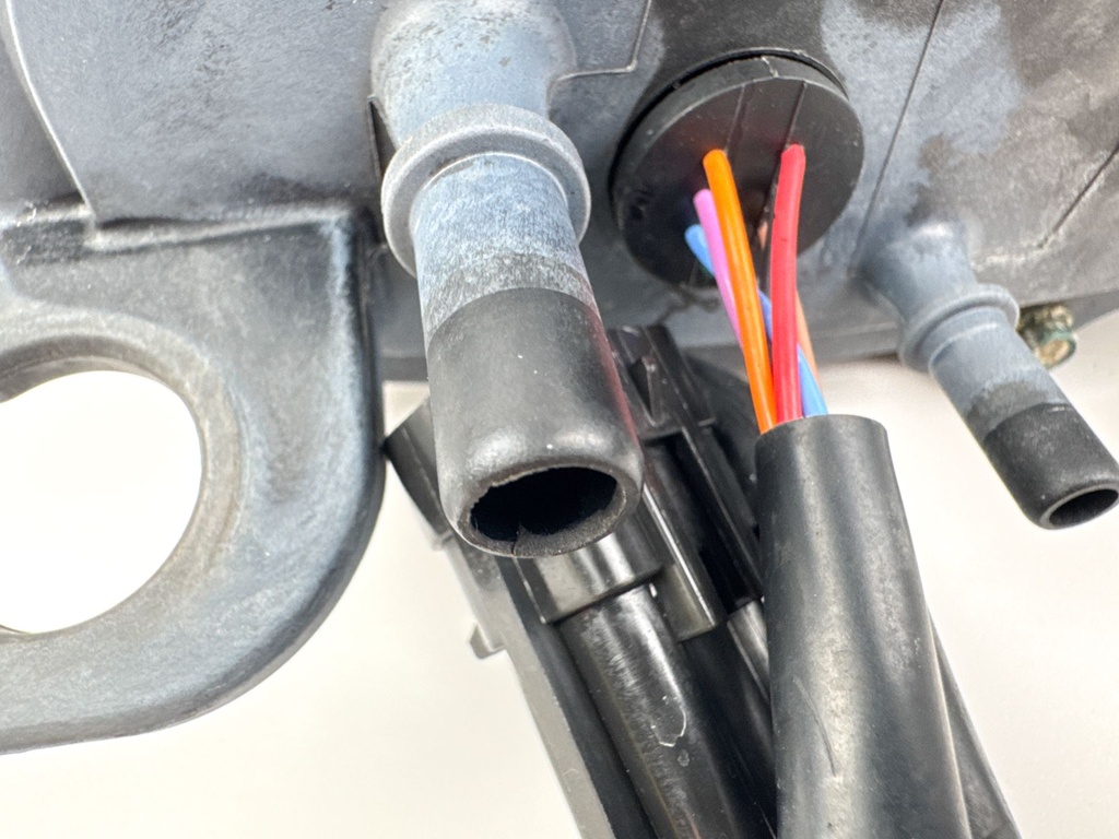 2014 Mercury 300 HP 4 Stroke Outboard FSM Fuel Supply Module 880596T10 OEM