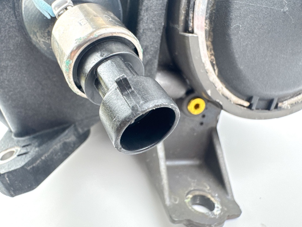 2014 Mercury 300 HP 4 Stroke Outboard CAC Charge Air Cooler 8M0092408 OEM