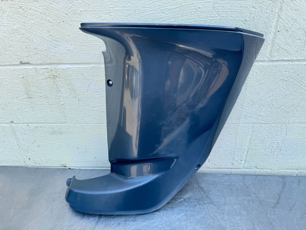 2005 Yamaha 225 HP 4 Stroke Outboard Lower Apron Cowling Starboard 69J-42741-00-8D OEM