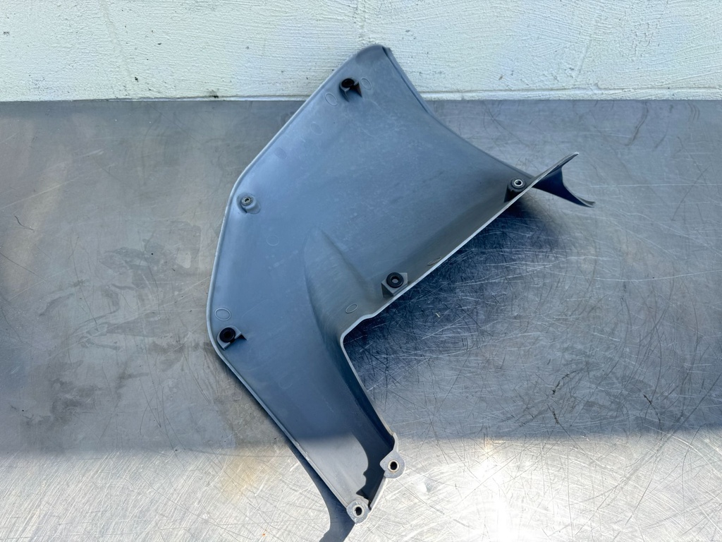 2005 Yamaha 225 HP 4 Stroke Outboard Lower Apron Cowling Starboard 69J-42741-00-8D OEM