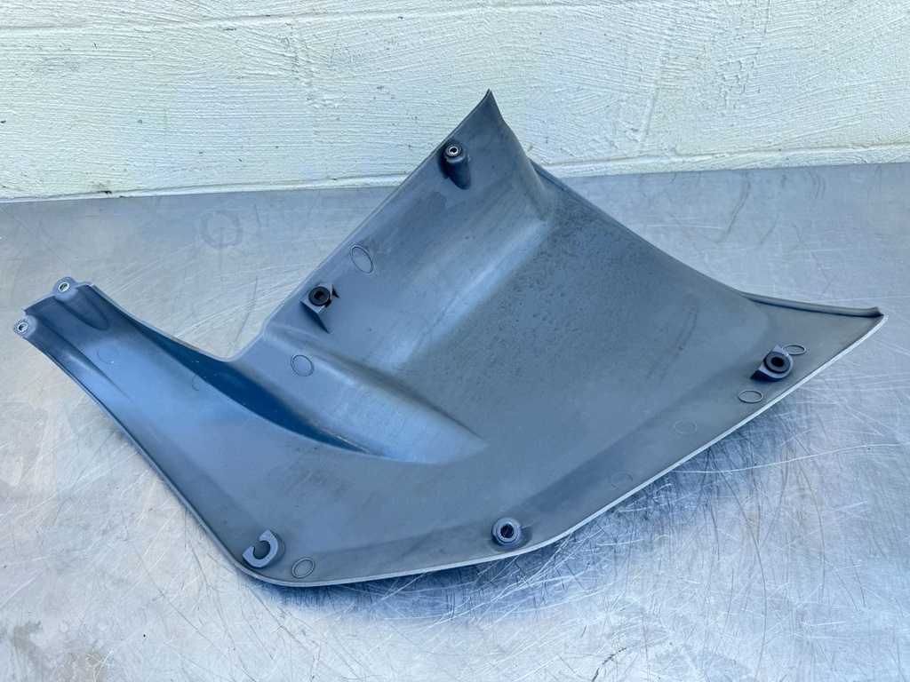 2005 Yamaha 225 HP 4 Stroke Outboard Lower Apron Cowling Starboard 69J-42741-00-8D OEM