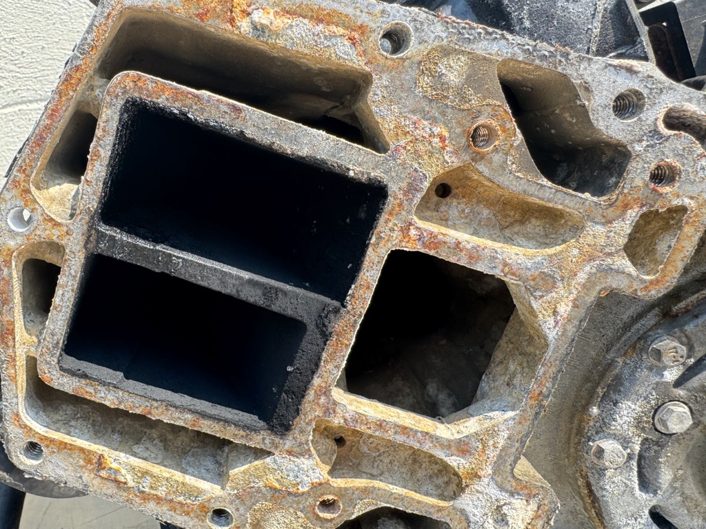 2005 Evinrude 225 250HP Etec 2 Stroke Outboard Powerhead 5005909 OEM