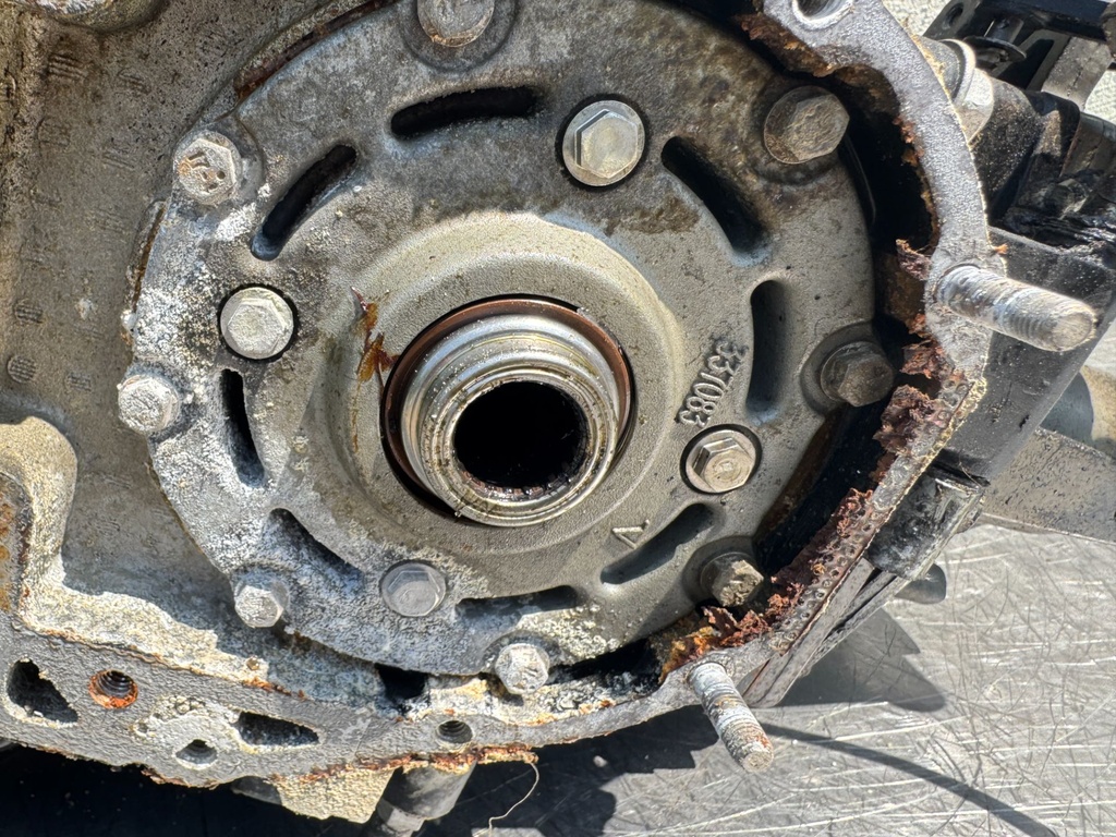 2005 Evinrude 225 250HP Etec 2 Stroke Outboard Powerhead 5005909 OEM