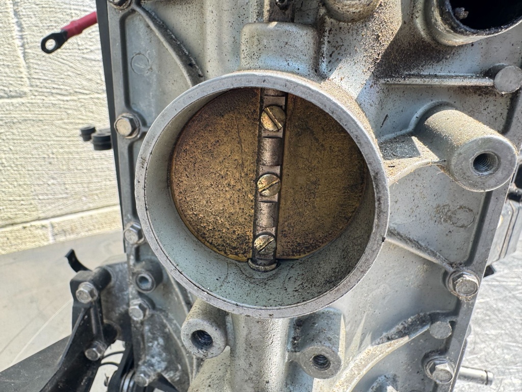 2005 Evinrude 225 250HP Etec 2 Stroke Outboard Powerhead 5005909 OEM