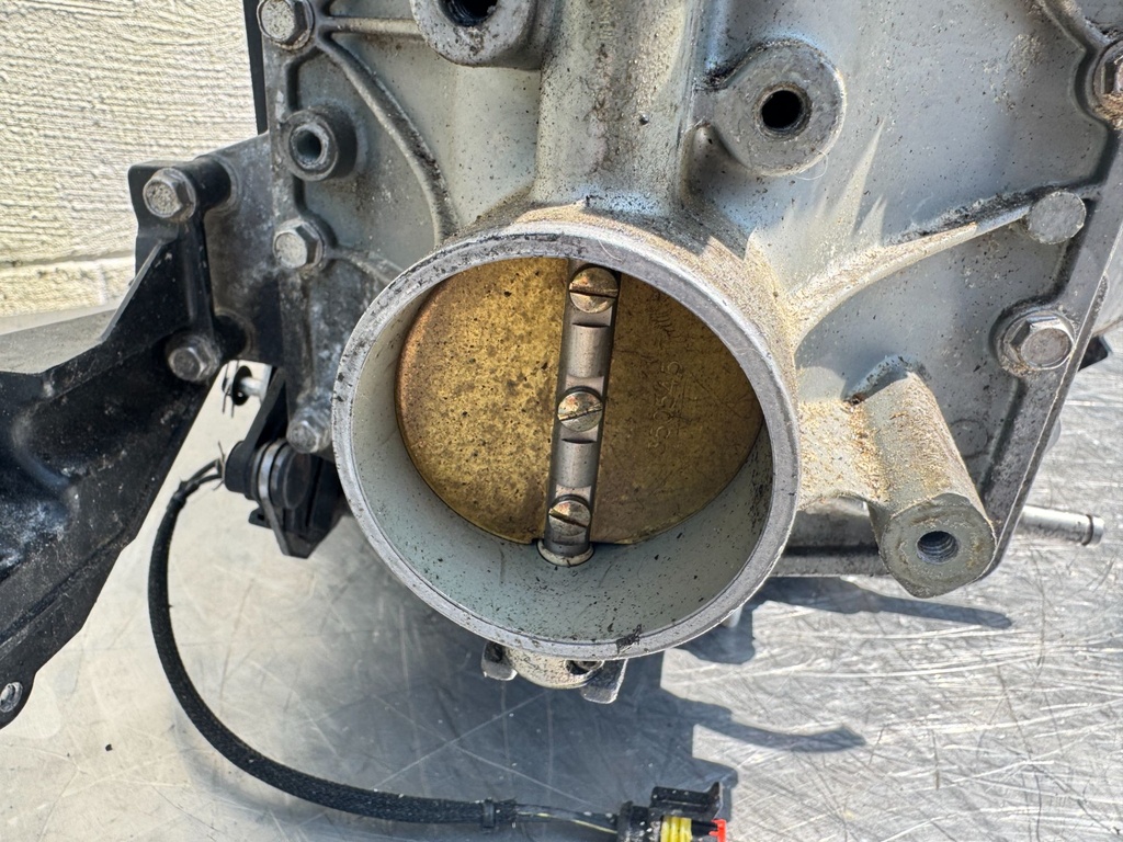 2005 Evinrude 225 250HP Etec 2 Stroke Outboard Powerhead 5005909 OEM